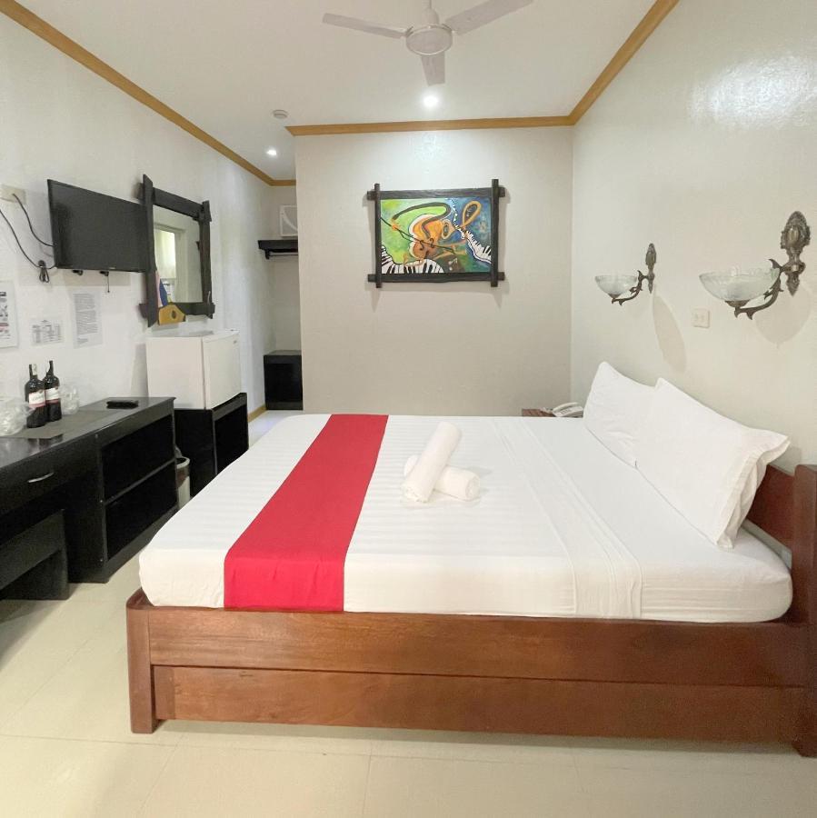 Reddoorz New Casamila Hotel Palawan Puerto Princesa Exteriör bild